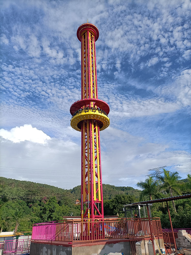 旋轉跳(tiào)樓機(jī)